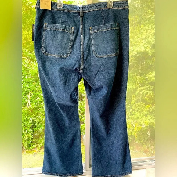 Universal Thread NWT 17 reg. Flared leg, high rise blue jeans. Vintage stretch. - Picture 5 of 8